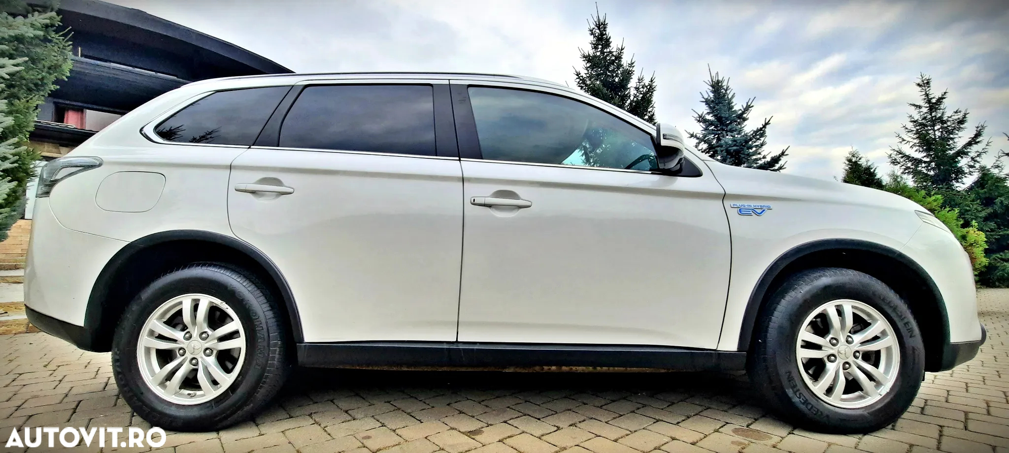 Mitsubishi Outlander 2.0 4WD Plug-In Hybrid - 4