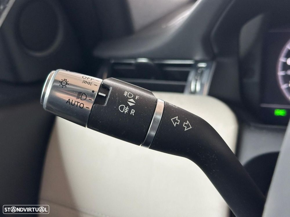Land Rover Discovery Sport P300e R-Dynamic - 12