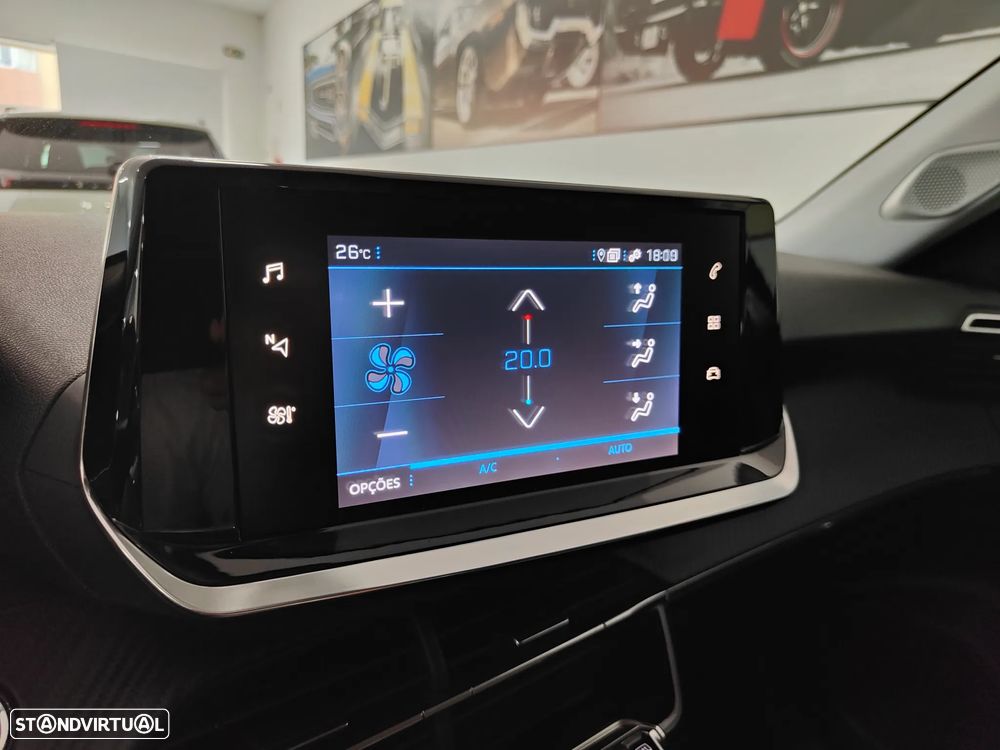 Peugeot 2008 1.2 PureTech Allure EAT8 - 53