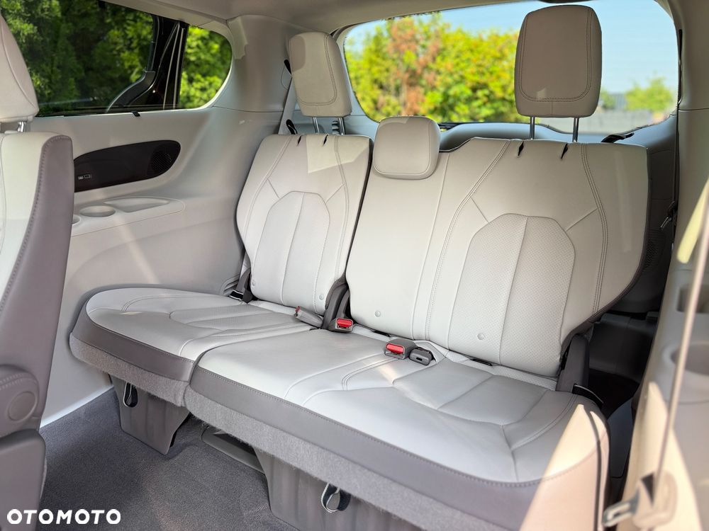 Chrysler Pacifica - 20