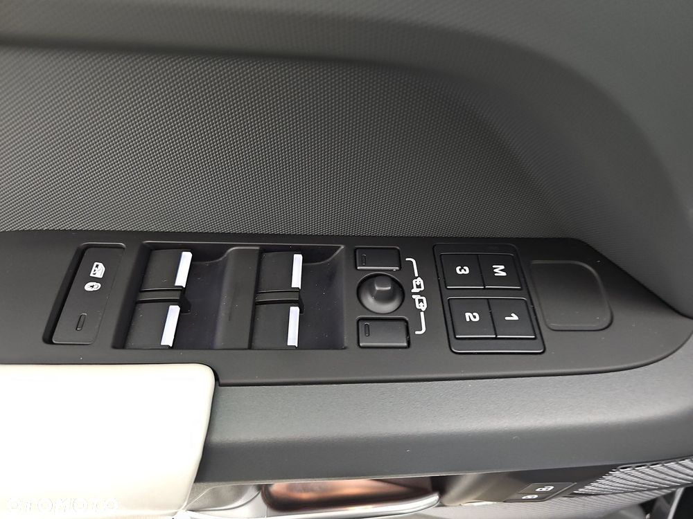 Land Rover Defender - 14