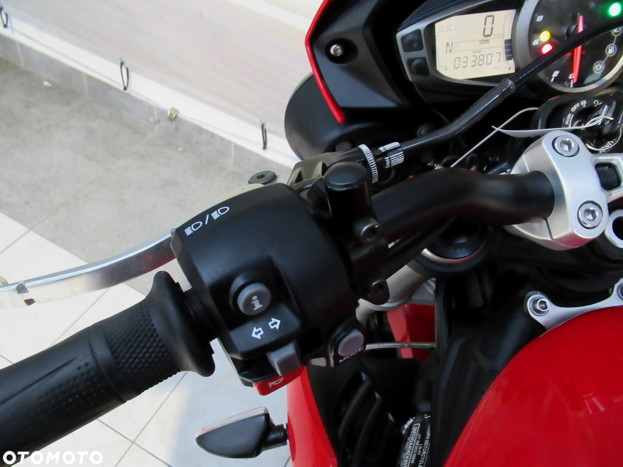 Triumph Street Triple - 13