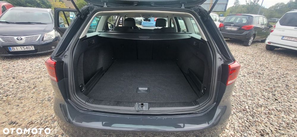Volkswagen Passat - 11