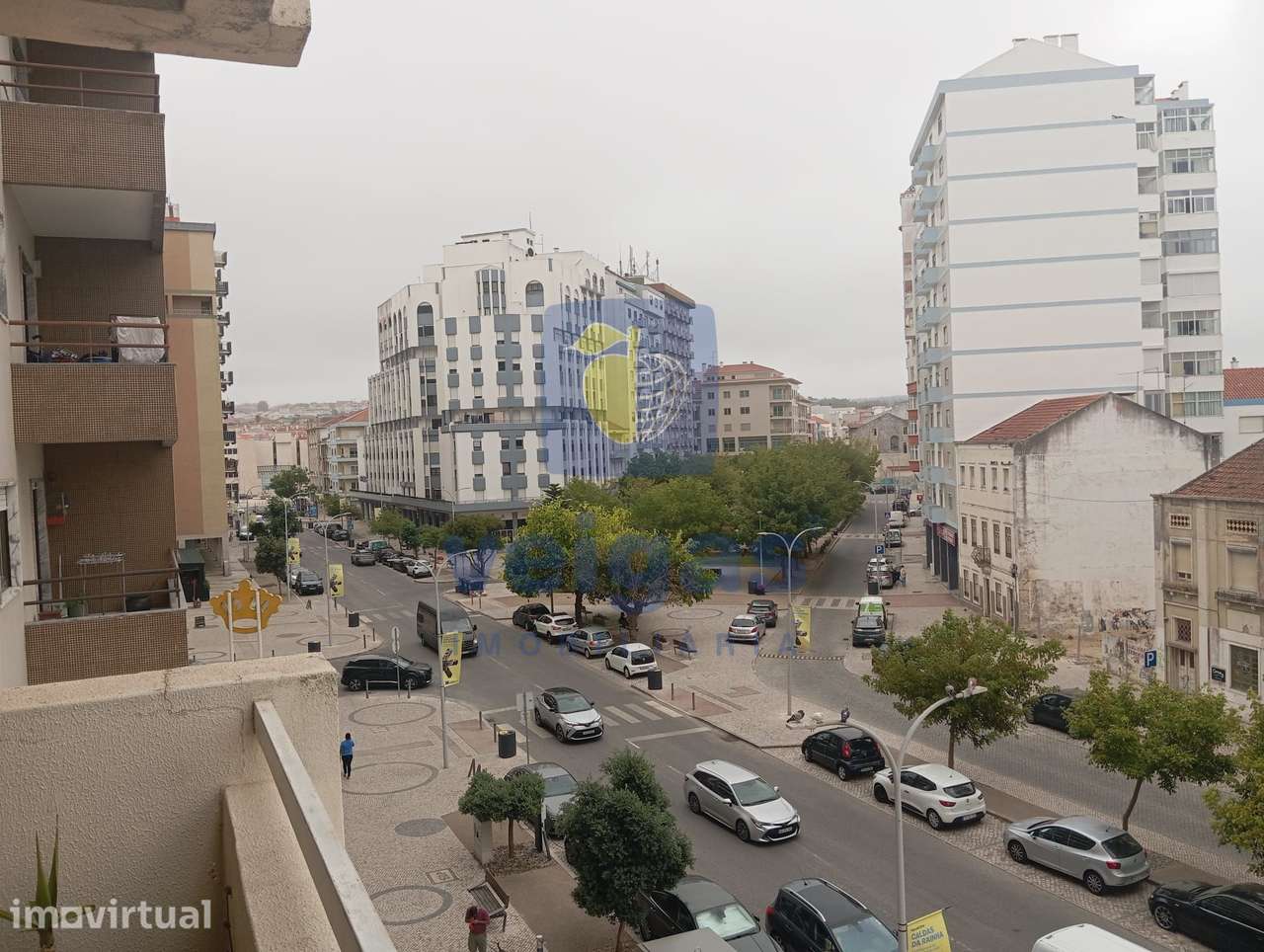 Apartamento T4 na Avenida 1º de Maio, com Garagem - Grande imagem: 2/24