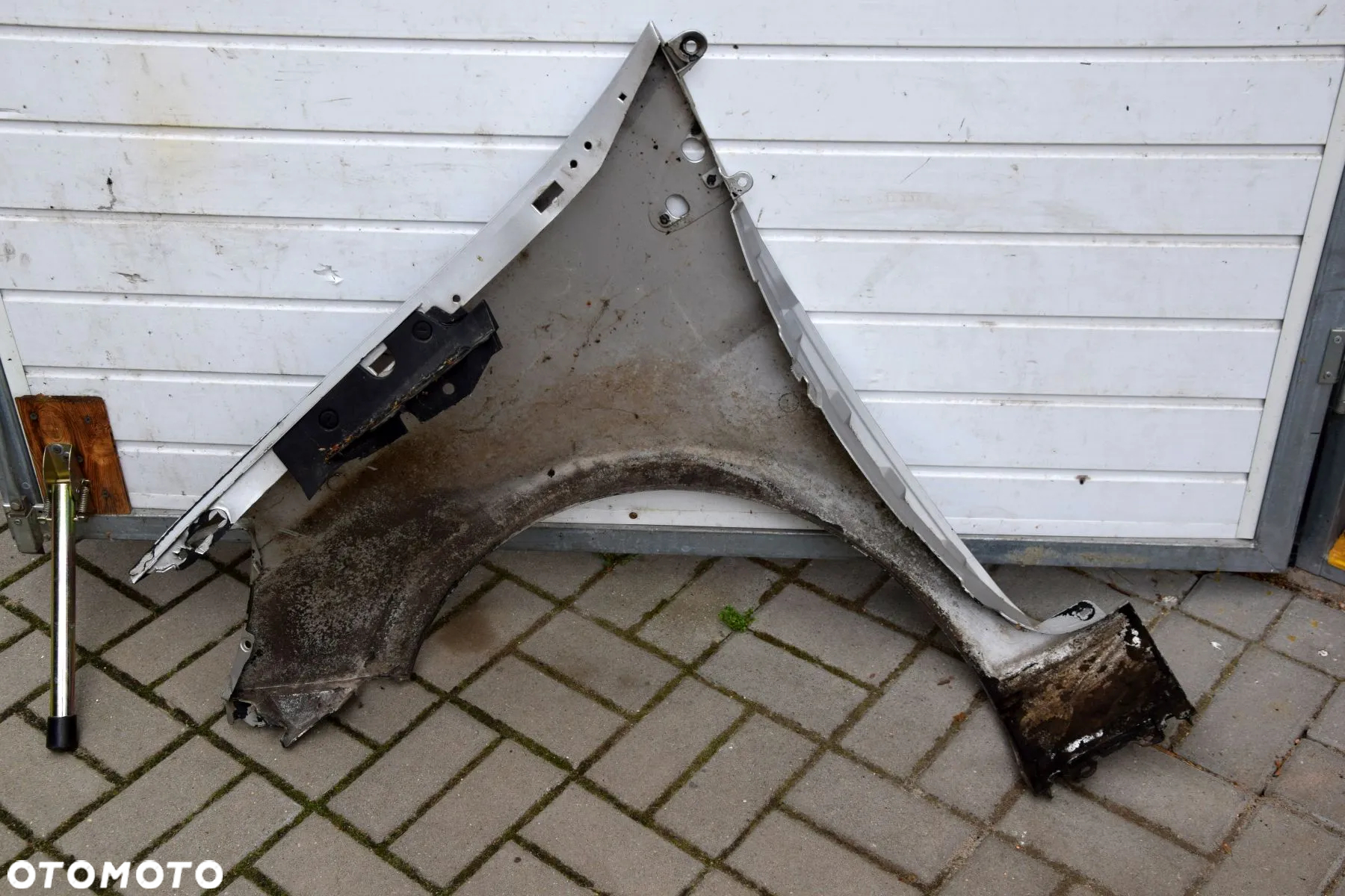 Renault Clio III 3 Błotnik PRAWY przedni przód srebrny TED69 szer. 185 - 11