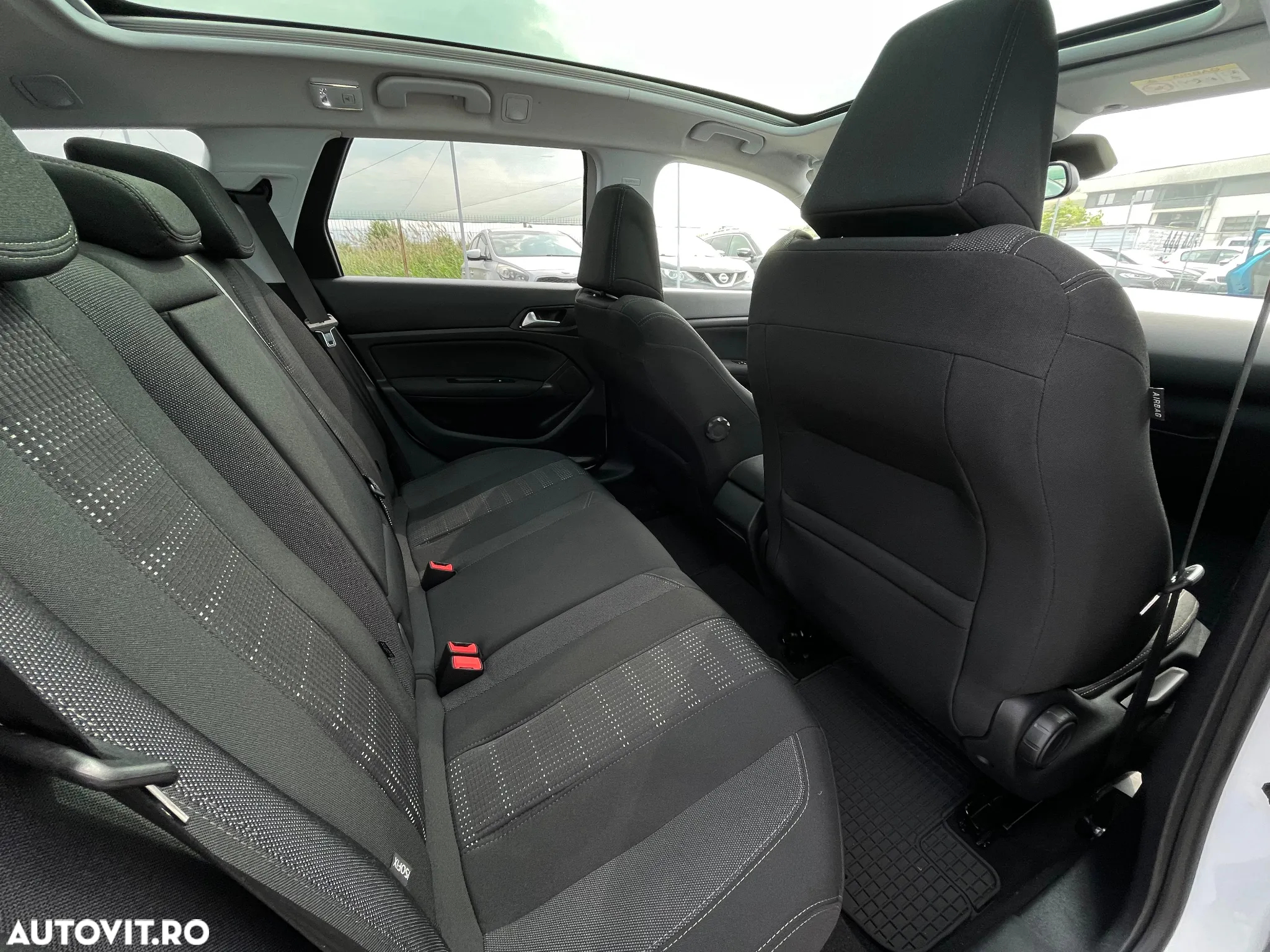 Peugeot 308 SW 1.2 L PureTech Turbo Allure Aut. - 25