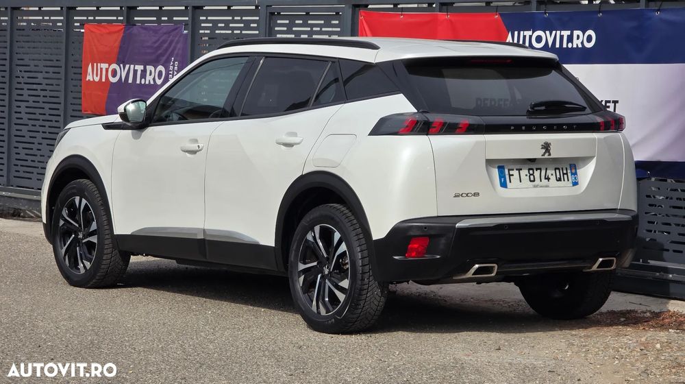 Peugeot 2008 PureTech 130 EAT8 GT - 11