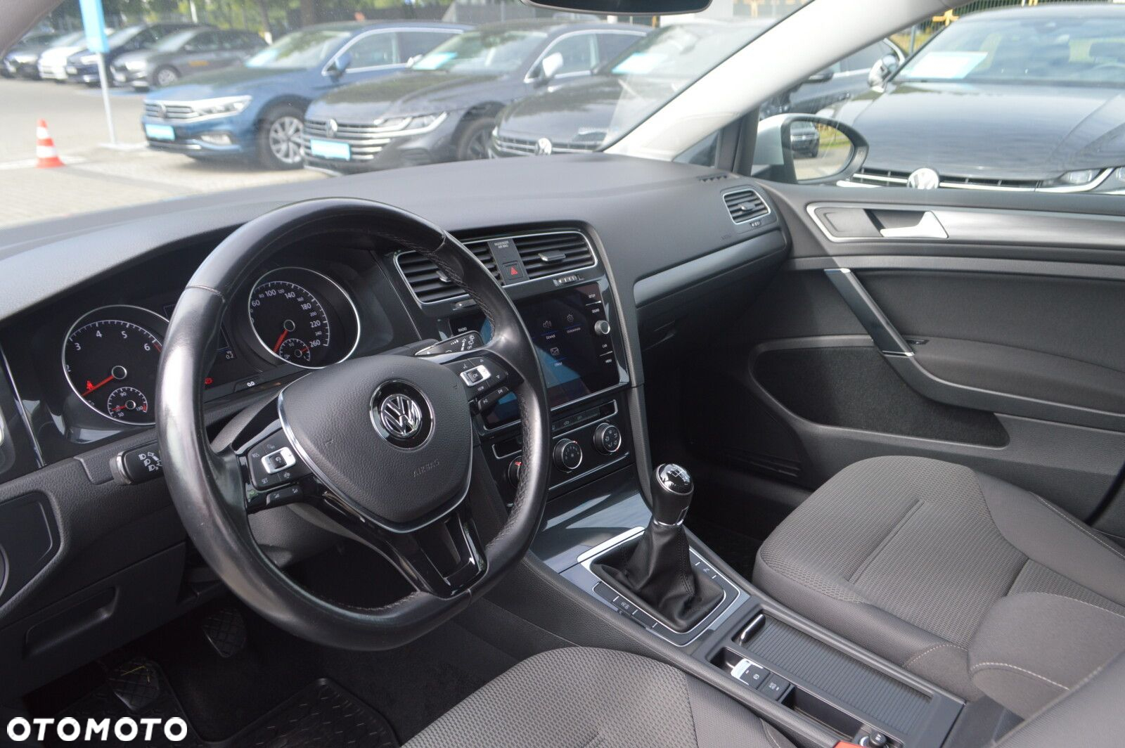 Volkswagen Golf - 6