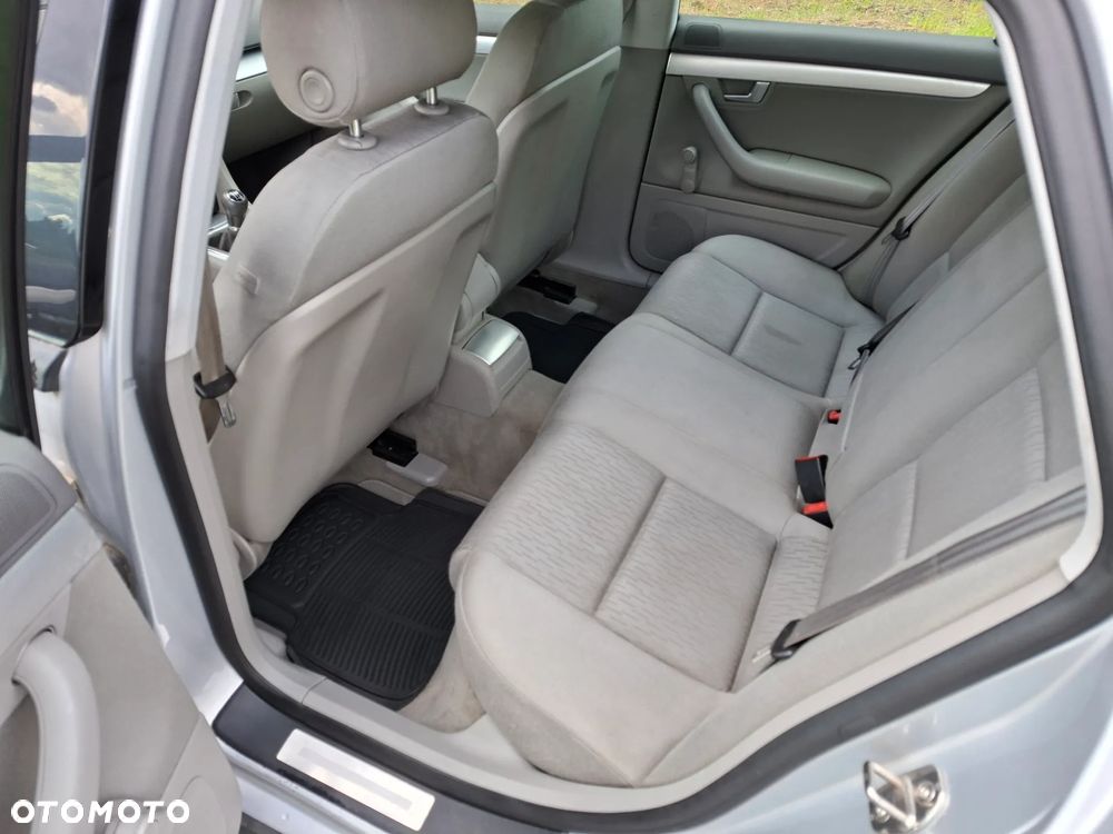Audi A4 Limousine - 10