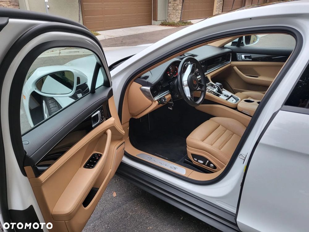 Porsche Panamera 4S - 7