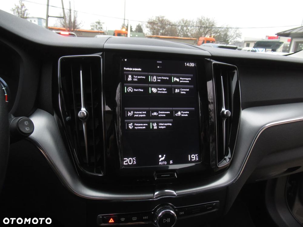 Volvo XC 60 T4 Momentum Pro - 18