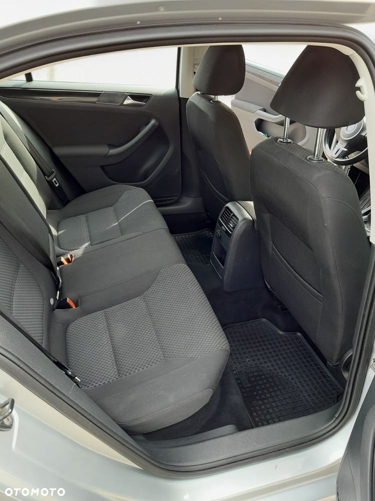 Volkswagen Jetta 1.6 TDI Comfortline - 8
