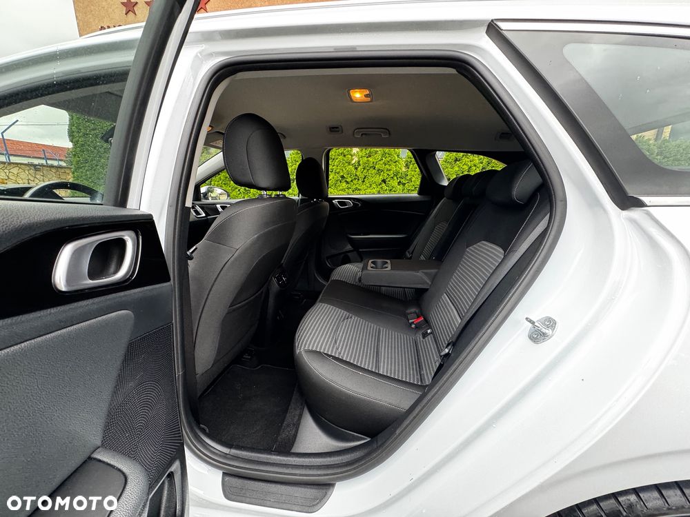 Kia Ceed 1.6 CRDi mHEV L DCT - 22