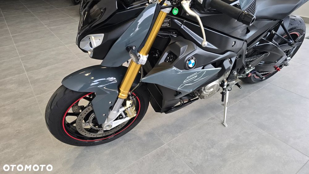 BMW S - 4