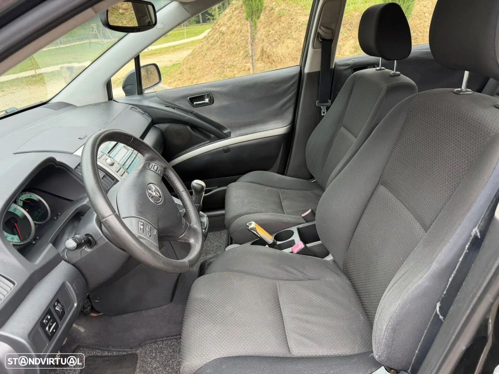 Toyota Corolla Verso - 12