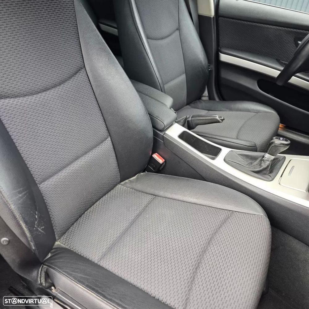 BMW 320 d Pack M - 15