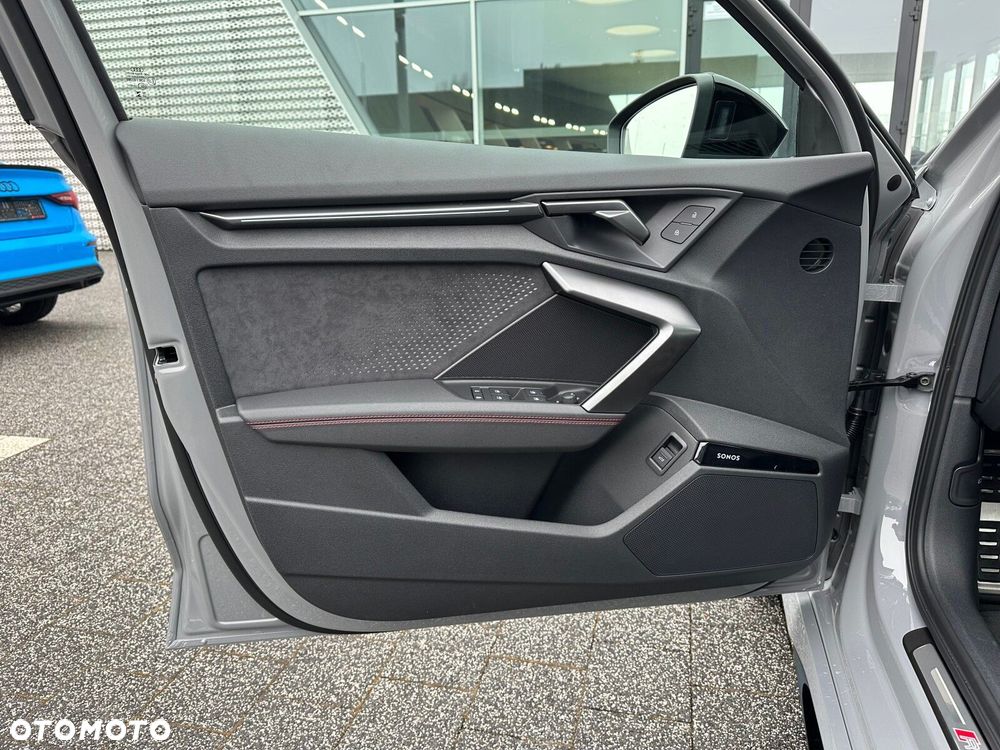 Audi RS3 Limousine - 11