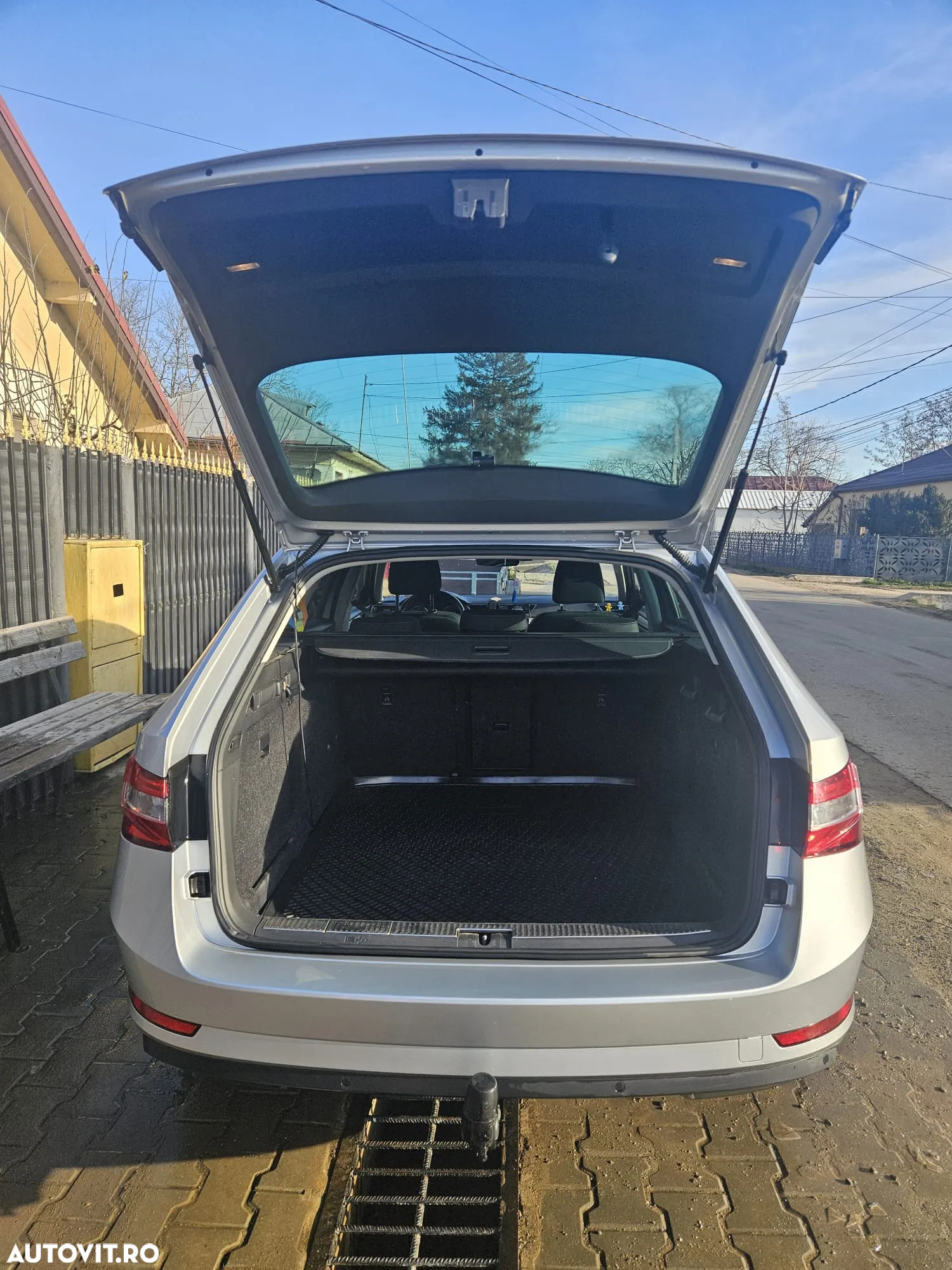 Skoda Superb 2.0 TDI DSG Ambition - 2
