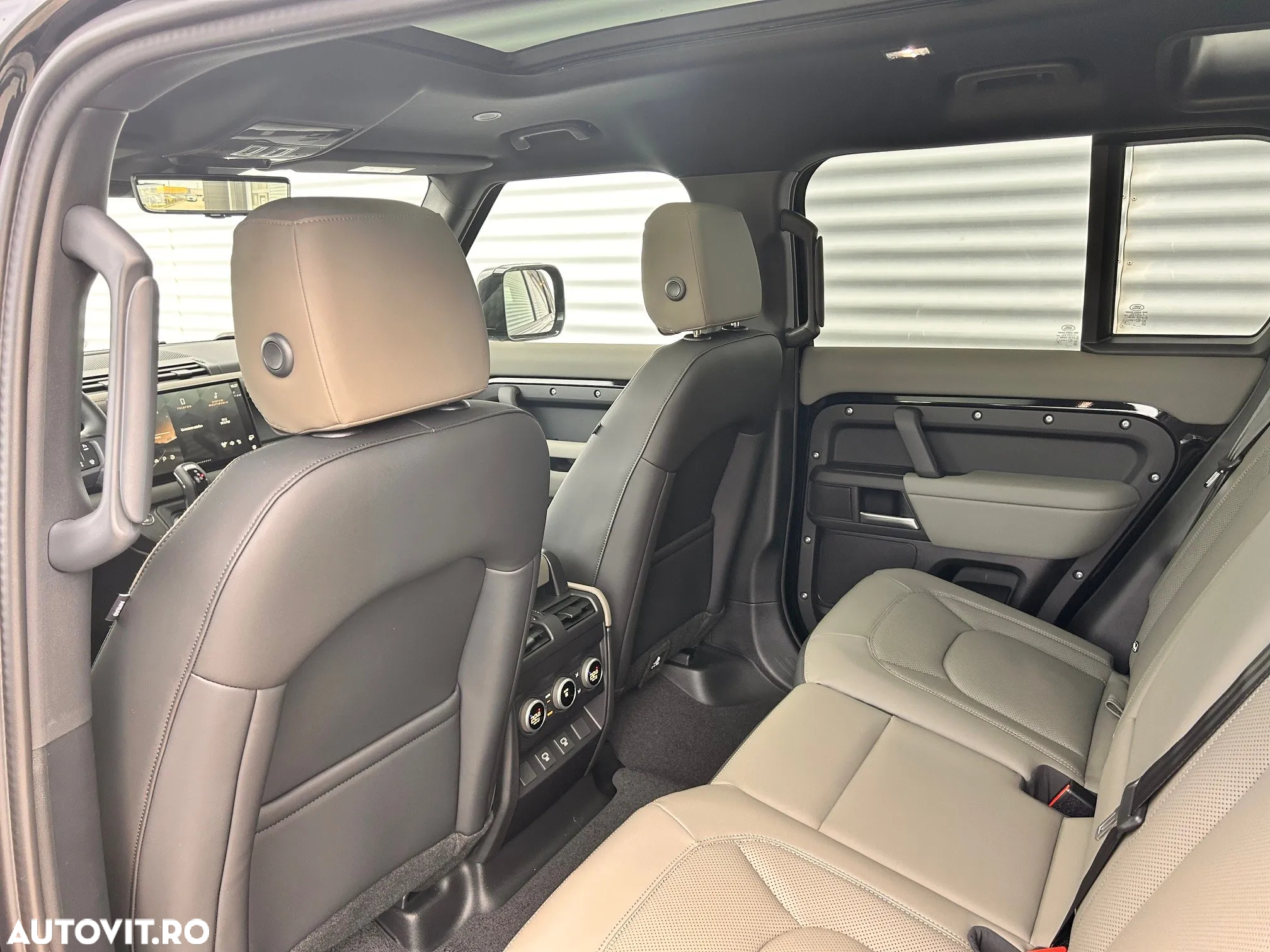 Land Rover Defender 110 3.0D 300 MHEV X-Dynamic SE - 10