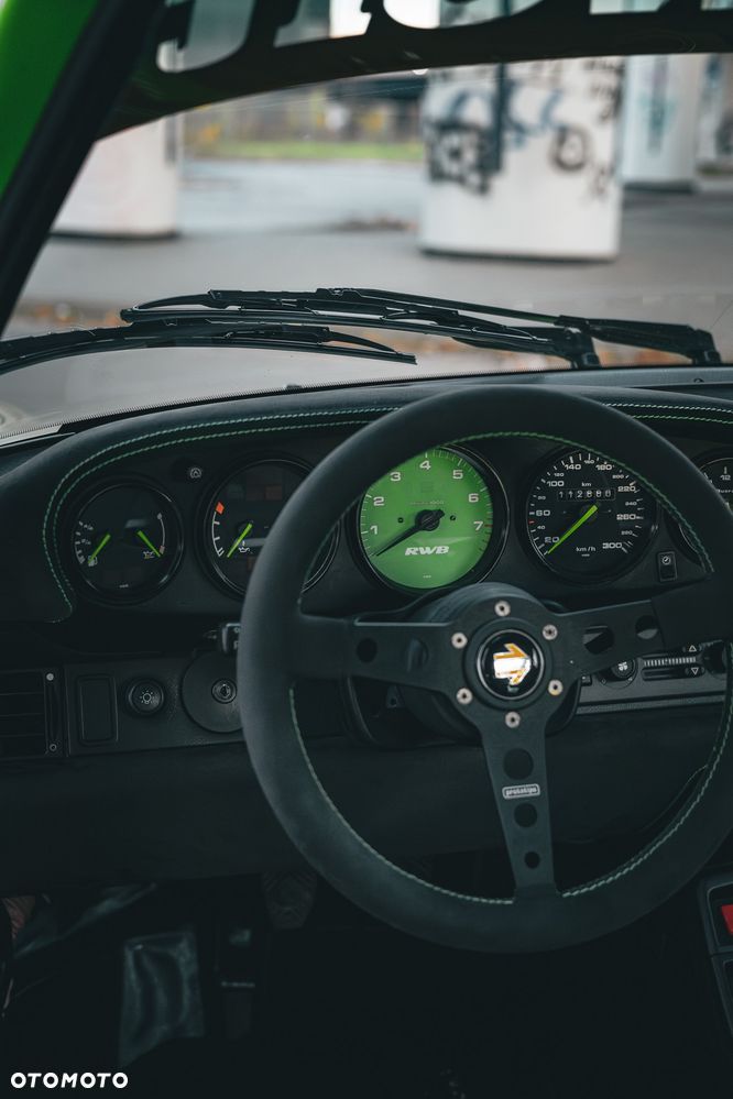 Porsche 911 Carrera - 8