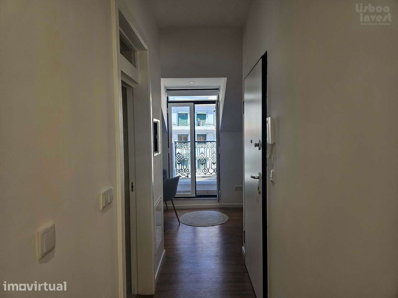 Vendo T2 Remodelado Santa Apolonia com Varanda e vista Rio - Grande imagem: 5/21