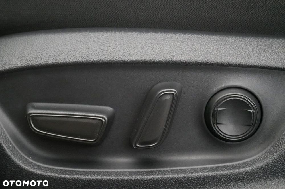 Toyota Camry 2.5 Hybrid Comfort CVT - 27