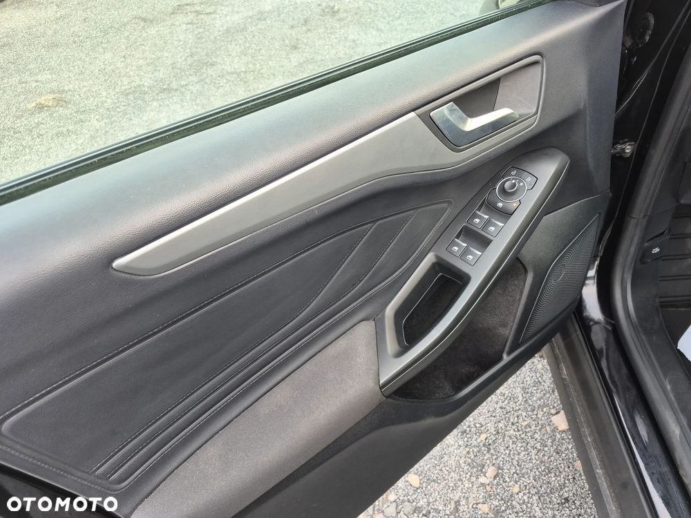 Ford Focus 1.0 EcoBoost Trend - 10