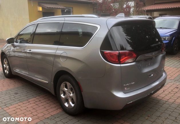 Chrysler Pacifica - 5