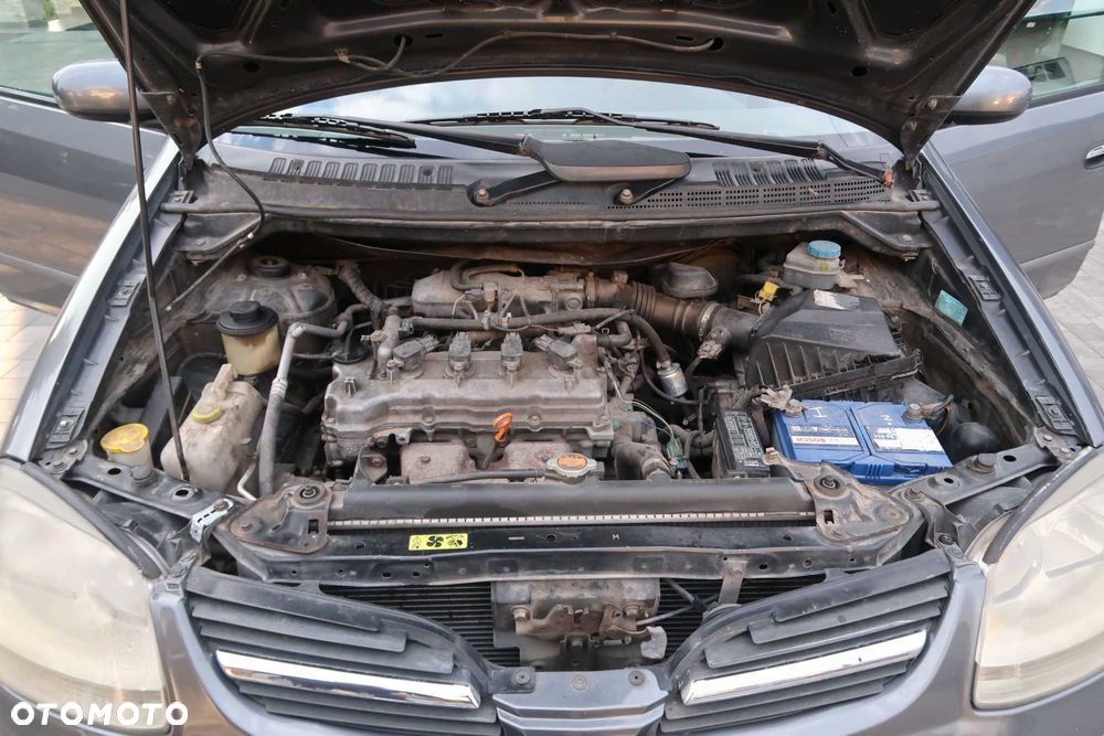 Nissan Almera Tino - 7