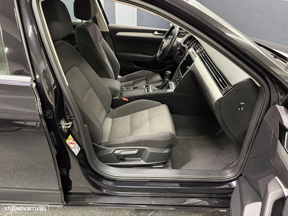 VW Passat Variant 1.6 TDI Confortline - 24