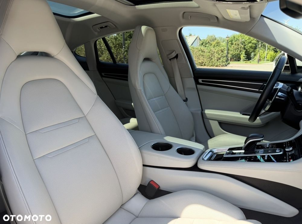 Porsche Panamera 4 - 16