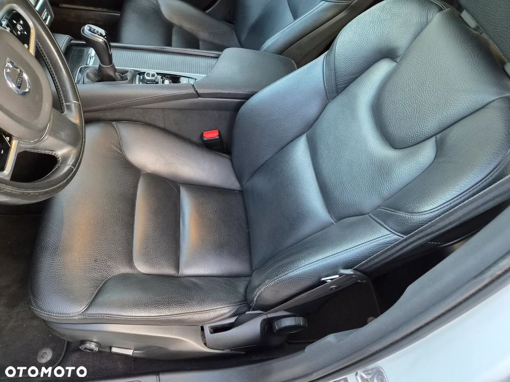 Volvo V90 D4 Momentum Pro - 12