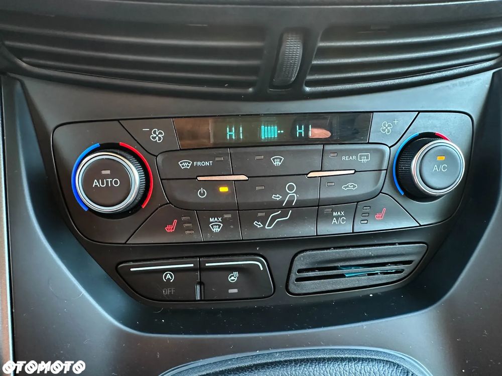 Ford Kuga - 37