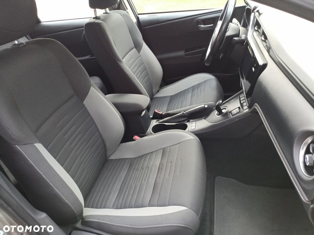 Toyota Auris Hybrid 135 Prestige - 24