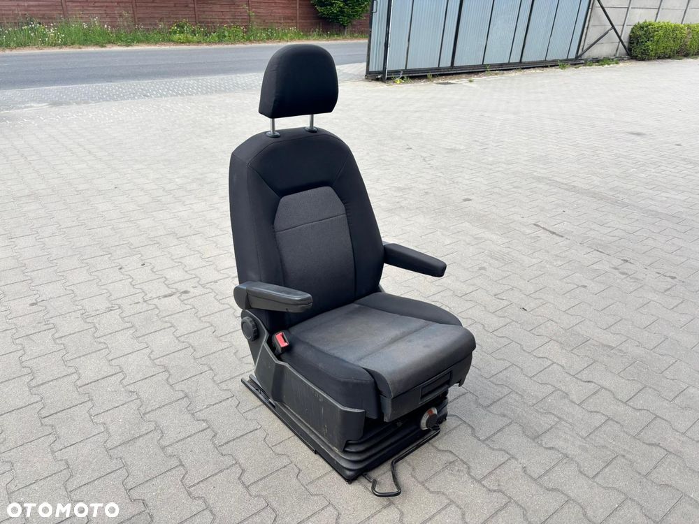 VOLKSWAGEN CRAFTER II 2017- FOTEL PNEUMATYCZNY KIEROWCY PRZÓD EUROPA - 3