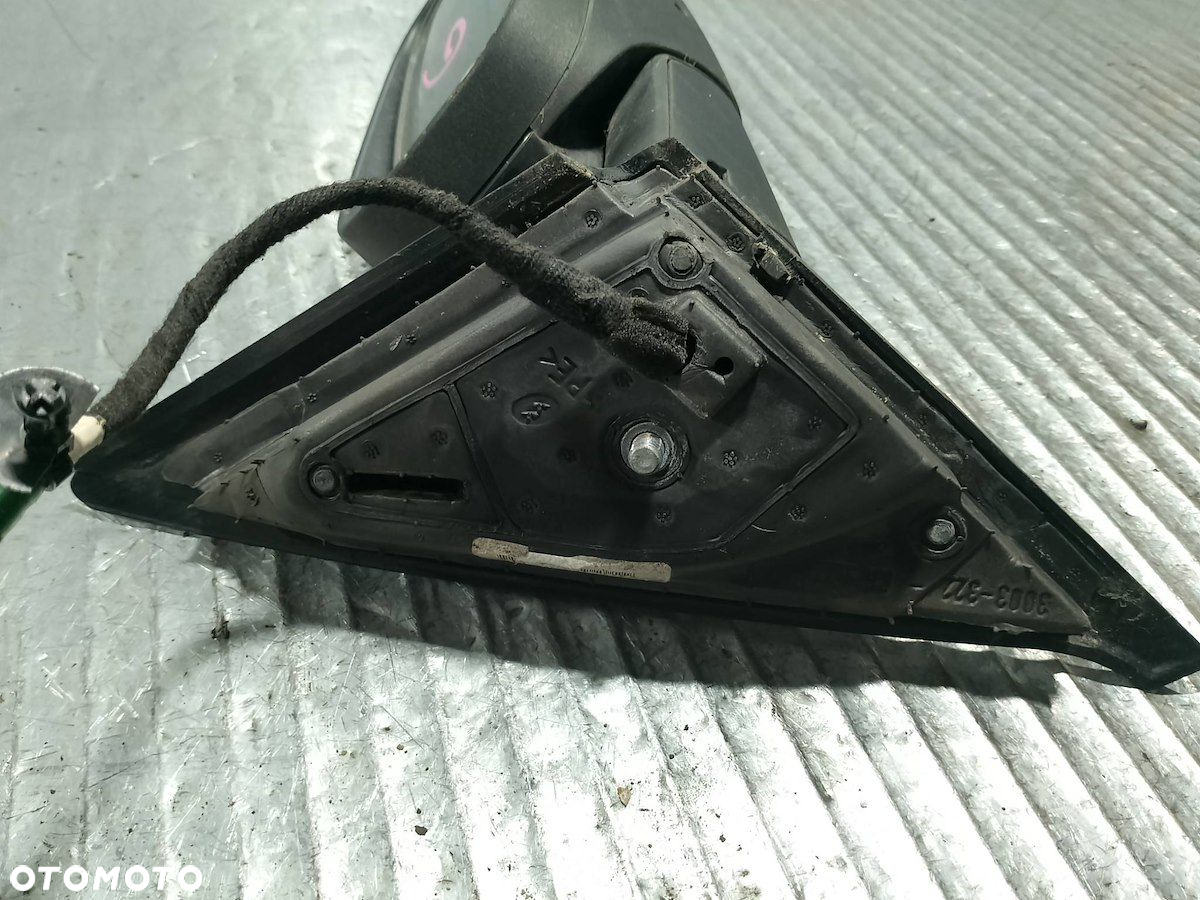 LUSTERKO PRAWE VOLVO V50 30745141 - 7