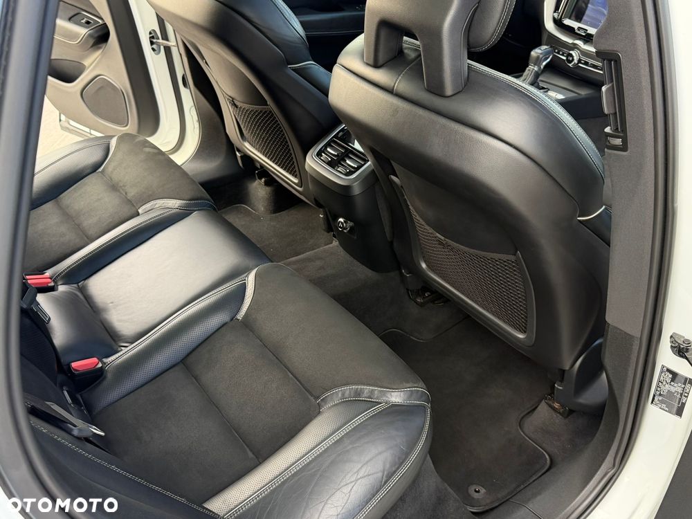 Volvo XC 60 D5 AWD R-Design - 6