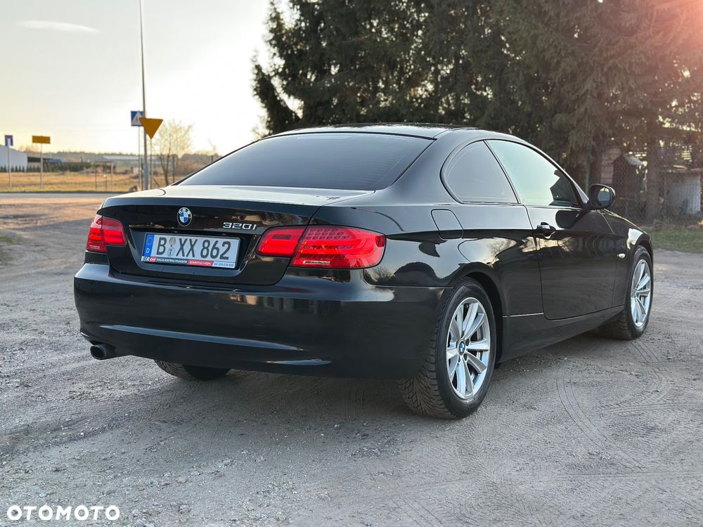 BMW Seria 3 320i - 13