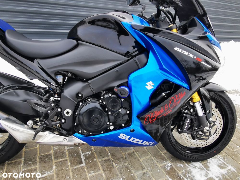 Suzuki GSX - 23