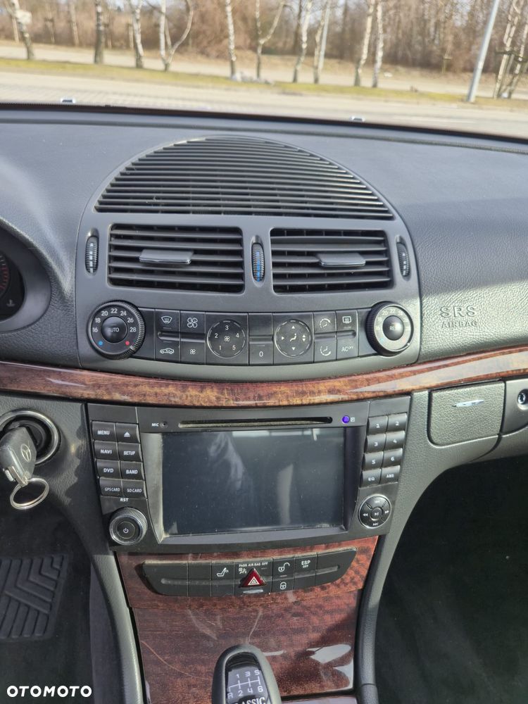 Mercedes-Benz Klasa E 240 Classic - 14