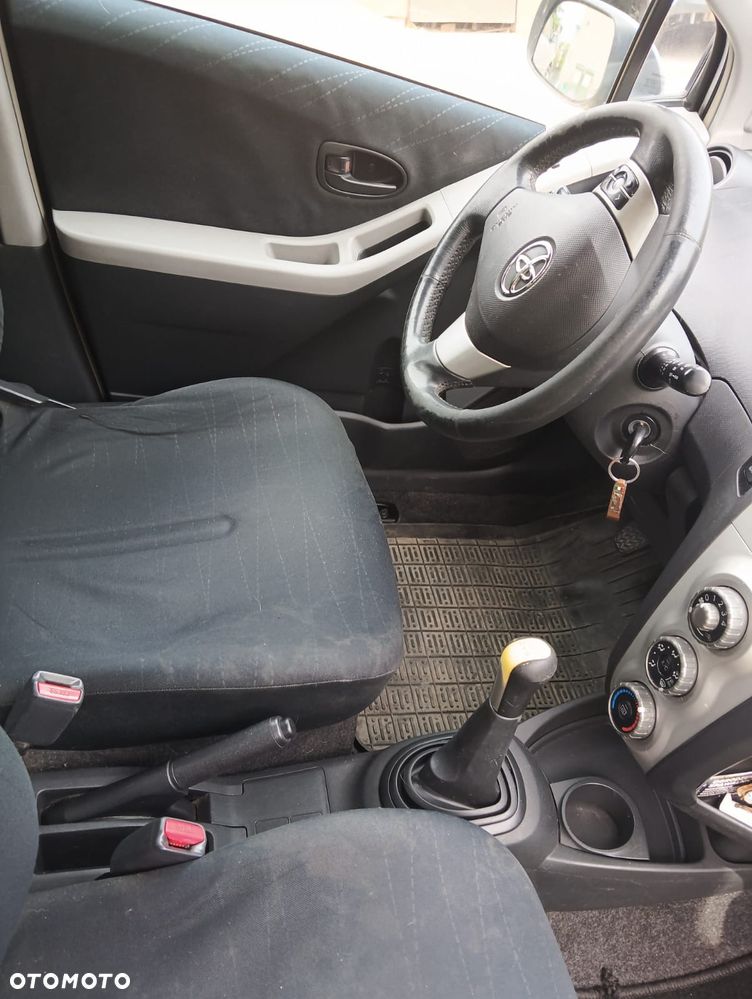 Toyota Yaris - 13