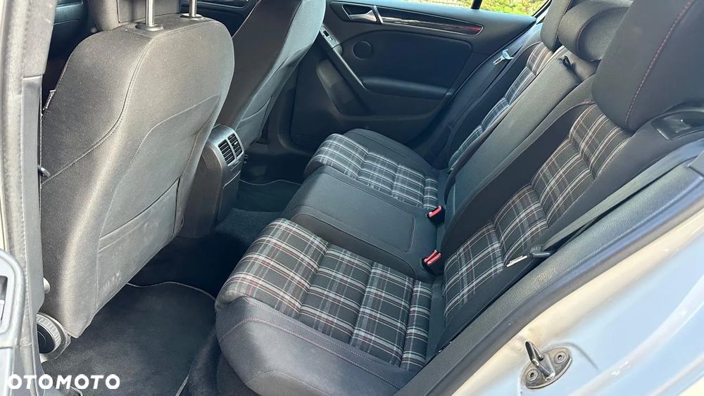 Volkswagen Golf ver-vi-2-0-tsi-gti-dsg - 2