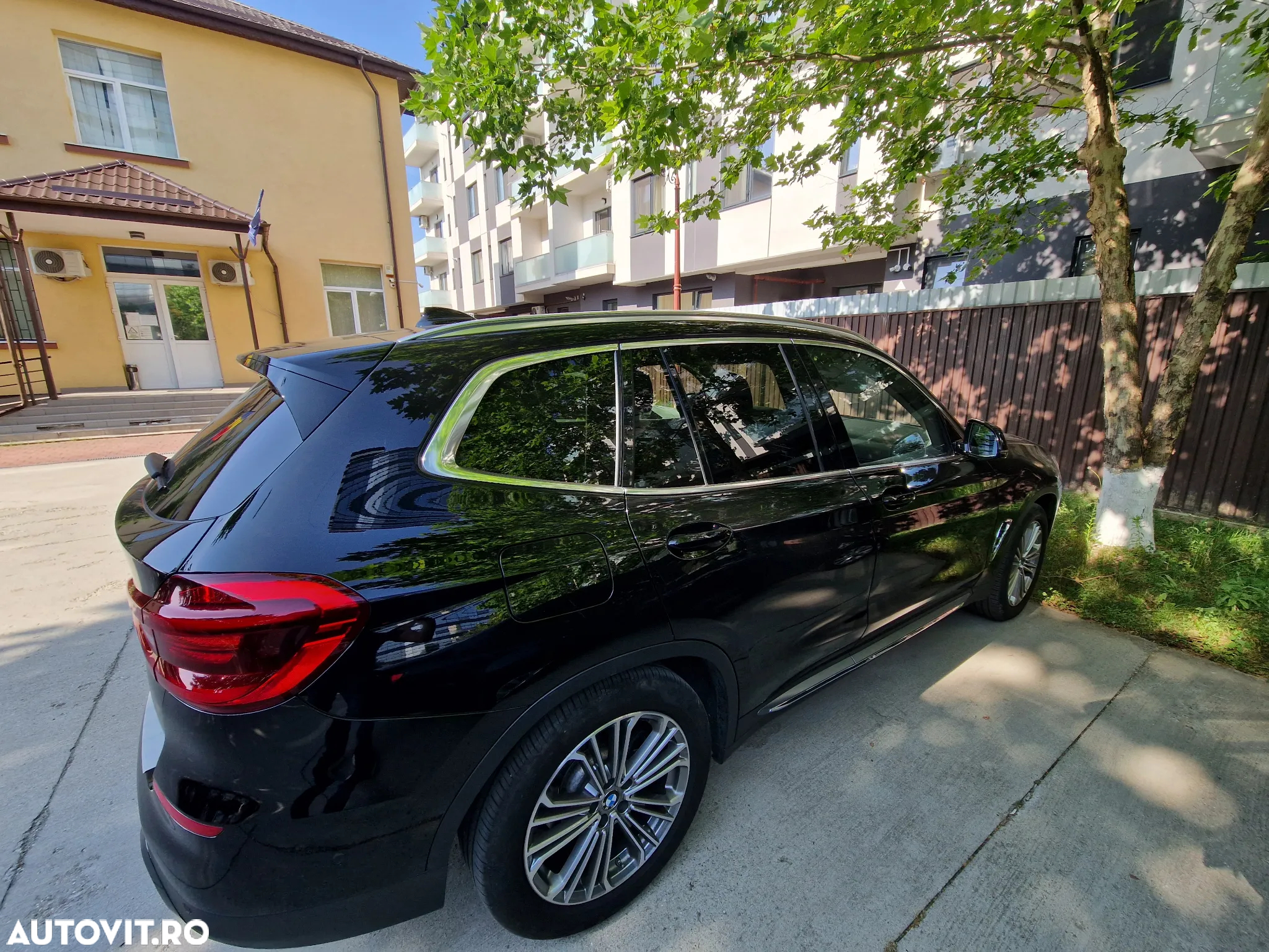 BMW X3 xDrive20d AT Luxury Line - 2