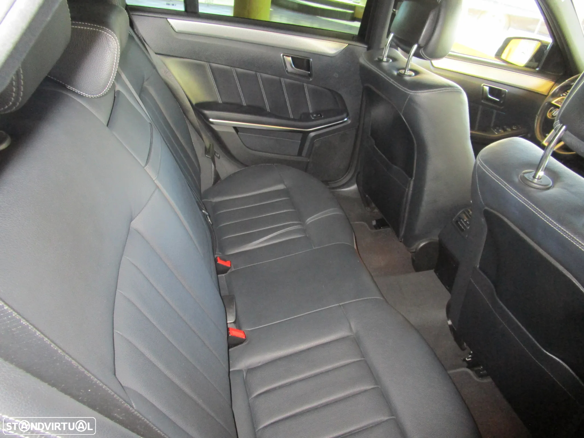 Mercedes-Benz E 300 Bluetec Hybrid Avantgarde - 16