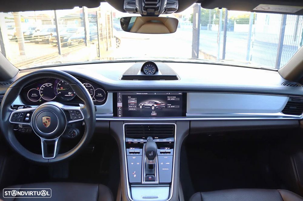 Porsche Panamera 4 E-Hybrid - 5