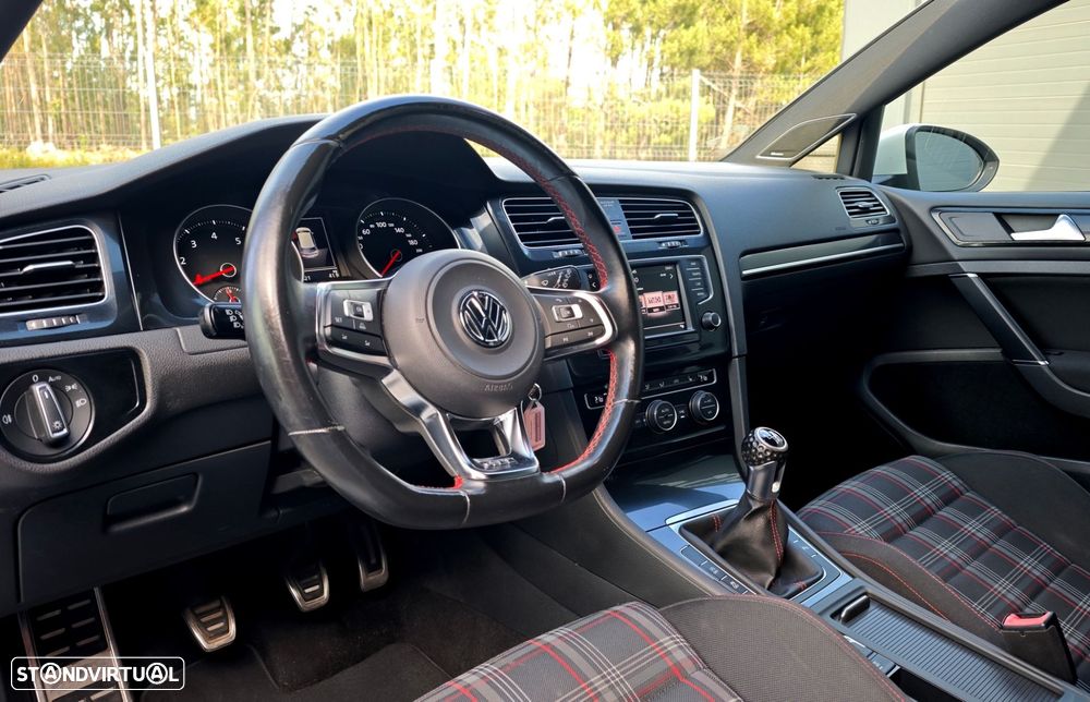VW Golf 2.0 TSi GTi Performance - 14