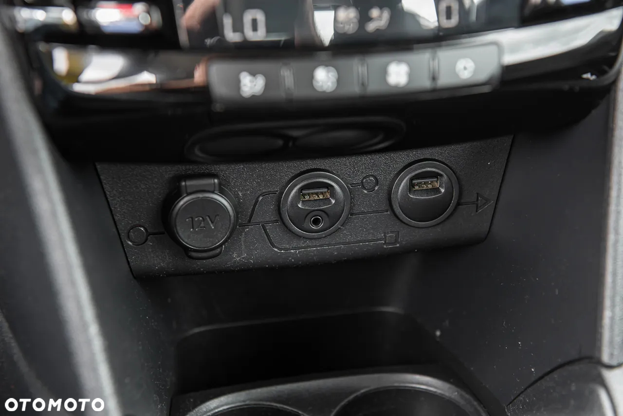 Peugeot 208 - 19