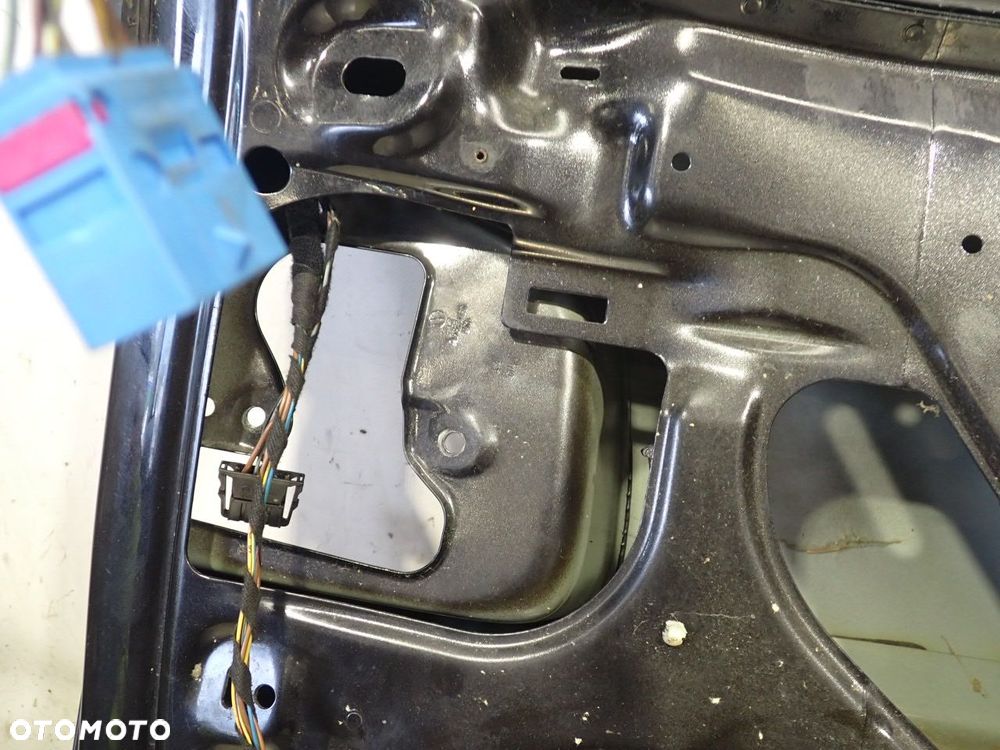 KLAPA TYŁ BAGAŻNIKA VOLKSWAGEN TOUAREG 5.0 - 22