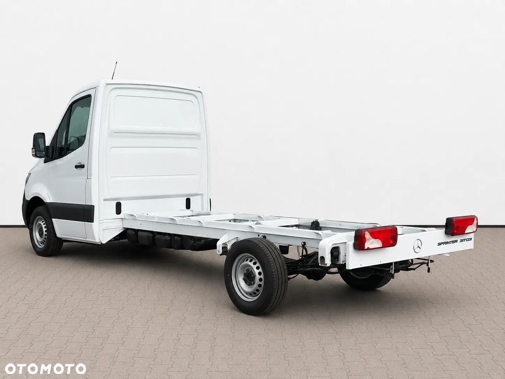 Mercedes-Benz Sprinter - 5