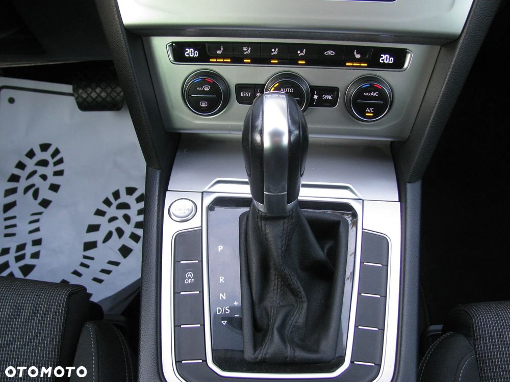 Volkswagen Passat 2.0 TDI SCR DSG Comfortline - 20